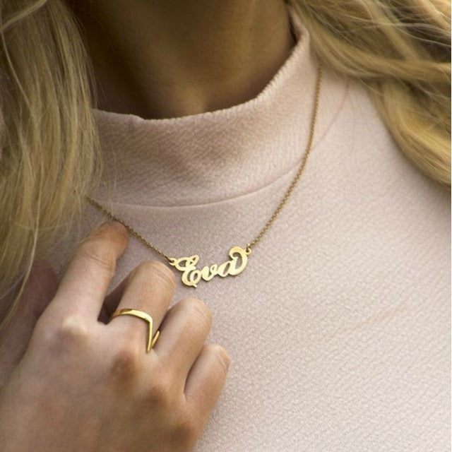 Carrie Name Necklace